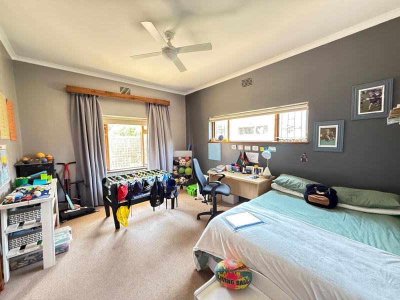 5 Bedroom Property for Sale in Bergzicht Western Cape